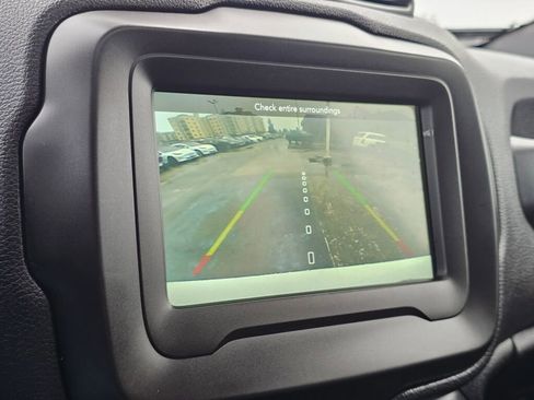 Used 2018 Jeep Renegade Altitude image 23