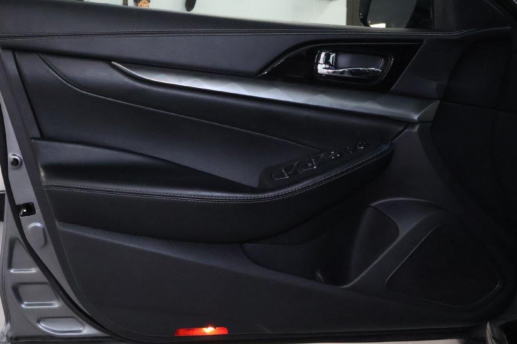 Used 2023 Nissan Maxima SV w/ Floor Mat Group FWD image 12