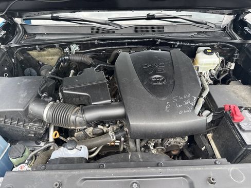 Used 2021 Toyota Tacoma TRD Off-Road AWD/4WD image 25