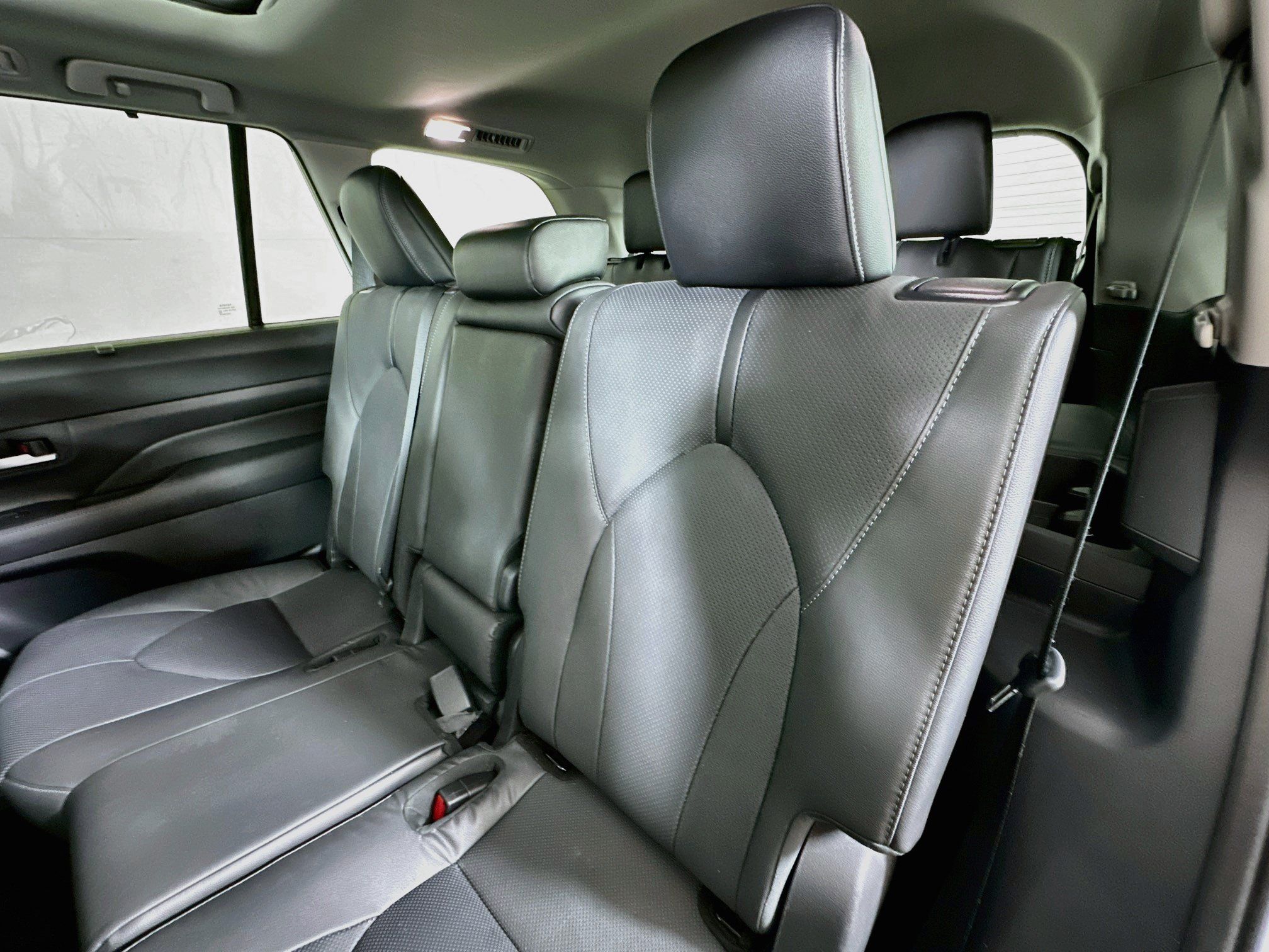 Used 2025 Toyota Grand Highlander AWD image 24