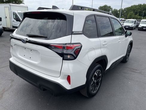 Used 2025 Subaru Forester Premium AWD/4WD image 5