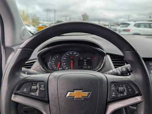 Used 2021 Chevrolet Trax LT w/ LT Convenience Package AWD/4WD image 11