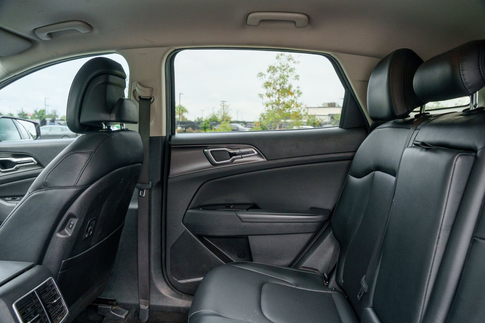 Used 2023 Kia Sportage EX FWD image 17