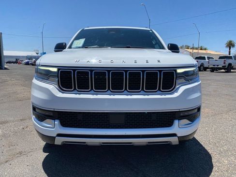 Used 2024 Jeep Wagoneer Series II w/ Flexible Seating Group RWD image 24