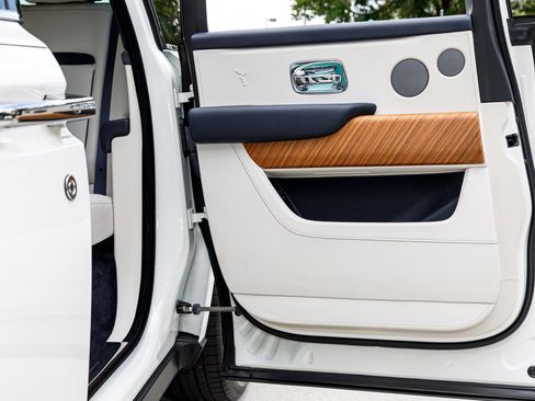 Certified 2023 Rolls-Royce Cullinan AWD/4WD image 36