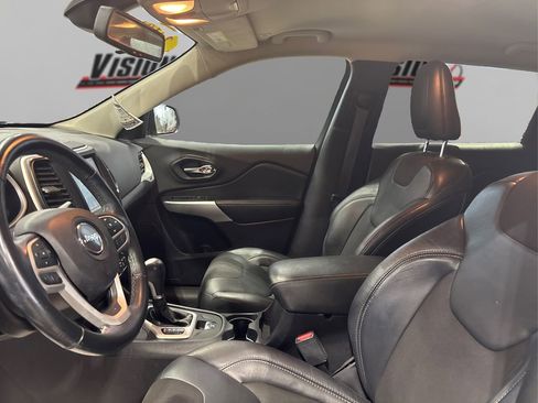 Used 2018 Jeep Cherokee Latitude Plus image 9