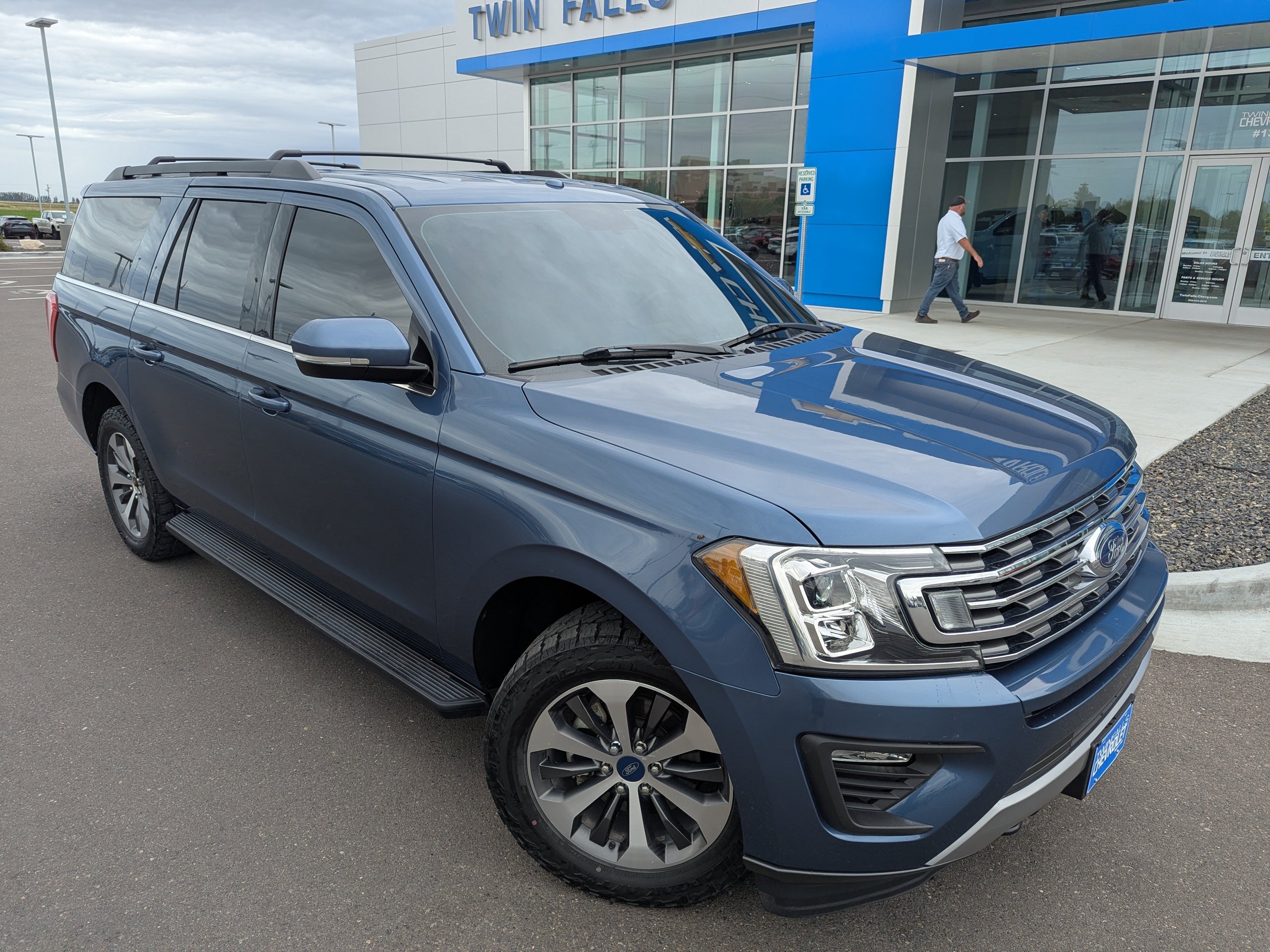 Used 2018 Ford Expedition Max XLT w/ Equipment Group 201A AWD/4WD image 3