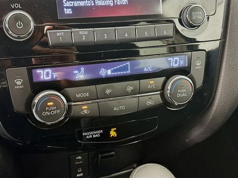 Used 2015 Nissan Rogue SV AWD/4WD image 23