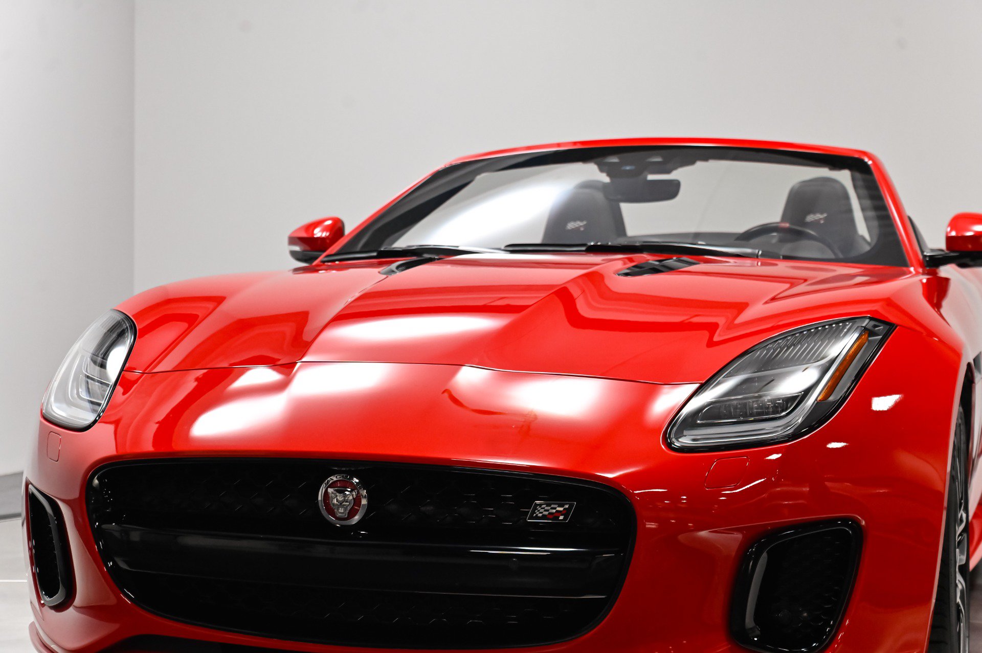 Used 2020 Jaguar F-TYPE Convertible RWD image 46
