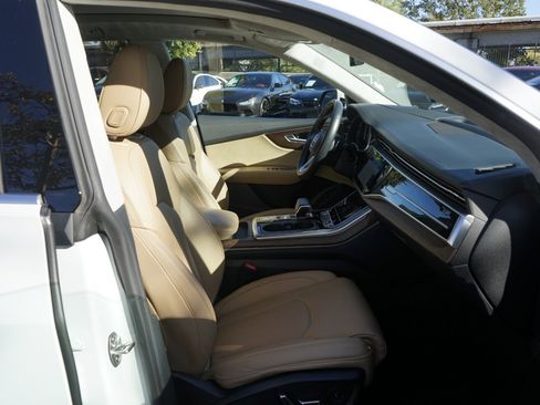 Used 2019 Audi Q8 Prestige w/ Luxury Package image 19