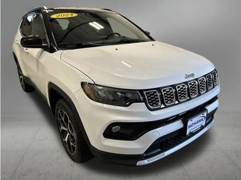 Used 2024 Jeep Compass Limited AWD/4WD image 8