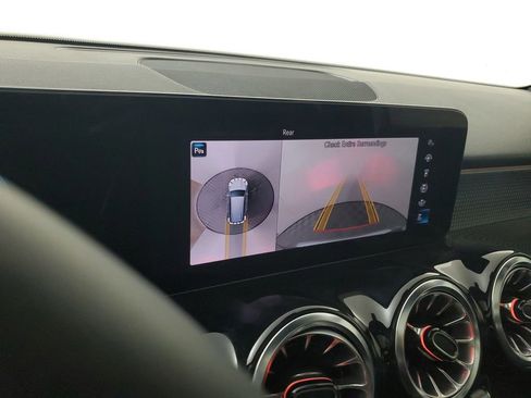 Used 2023 Mercedes-Benz GLB 250 image 28