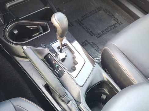 Used 2018 Toyota RAV4 SE image 23