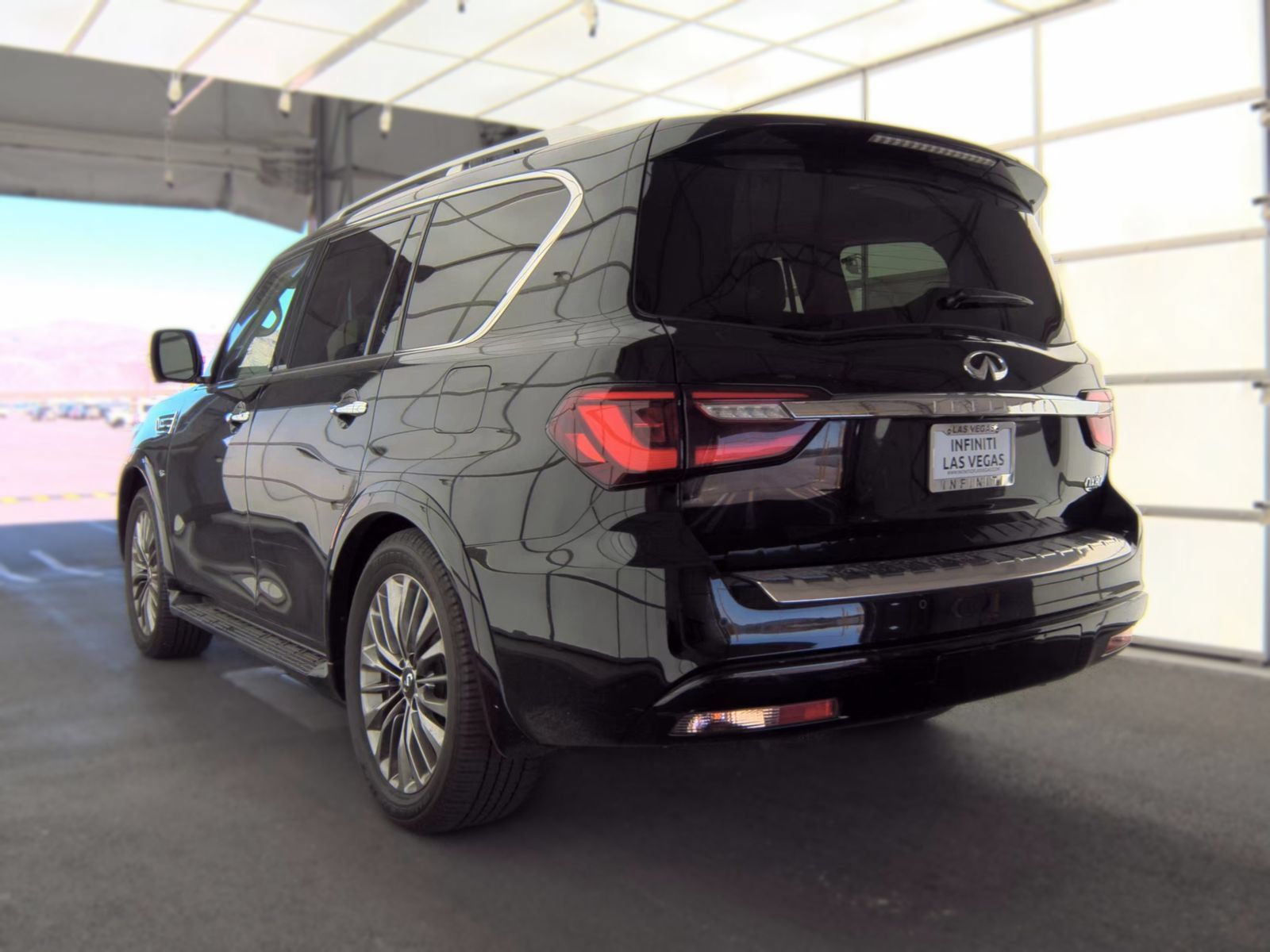 Used 2018 INFINITI QX80 2WD w/ Driver Assistance Package image 6