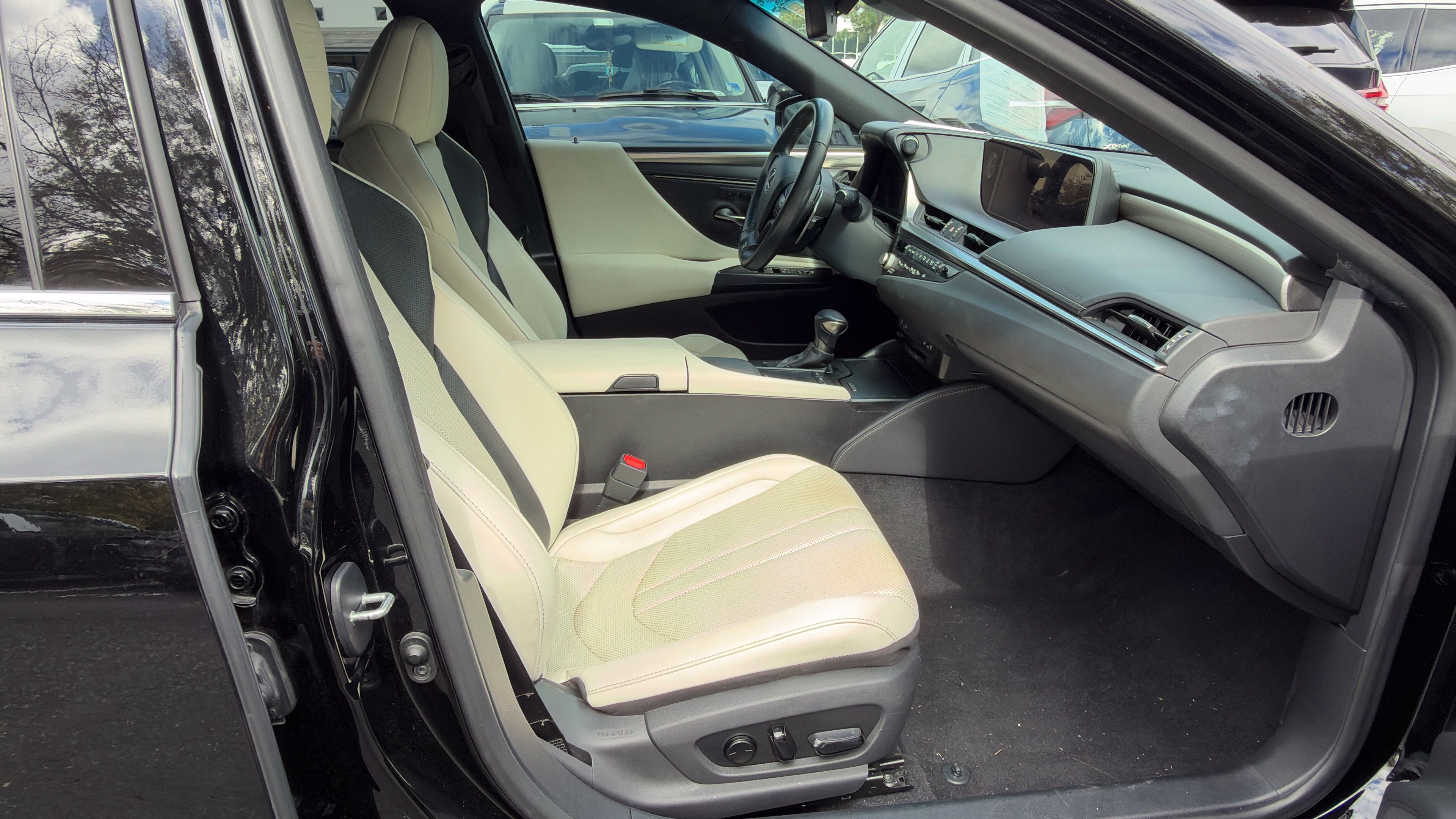 Used 2021 Lexus ES 350 F Sport w/ Special Edition FWD image 7