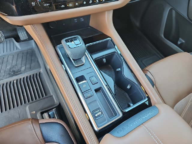 Used 2024 Nissan Pathfinder Platinum FWD image 31