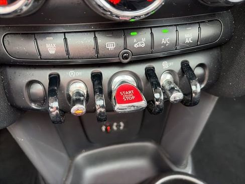 Used 2015 MINI Cooper 4-Door Hardtop image 17