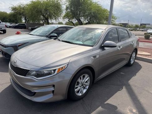 Used 2018 Kia Optima LX FWD image 2