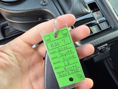 Used 2022 Toyota Sienna LE FWD image 34