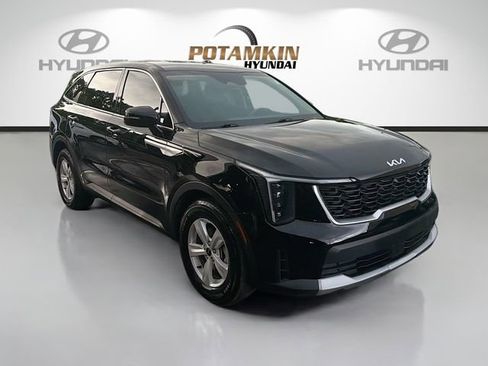 Used 2024 Kia Sorento LX FWD image 3