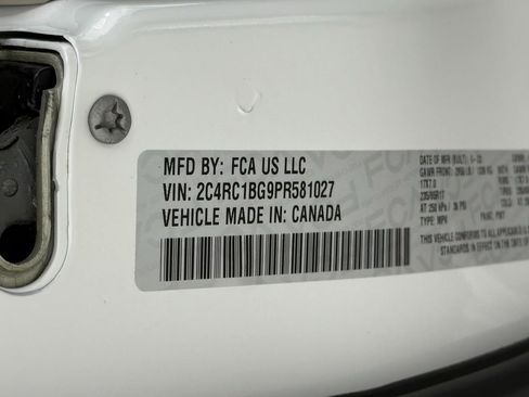 Used 2023 Chrysler Pacifica Touring-L FWD image 43