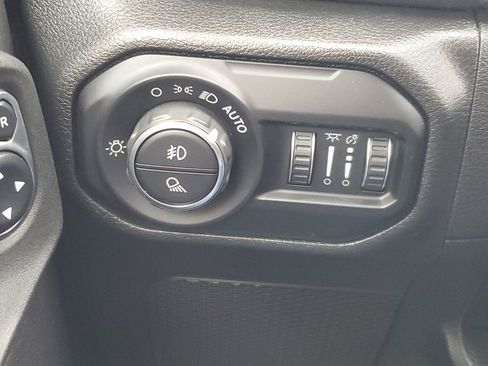 Used 2022 Jeep Gladiator Overland image 11