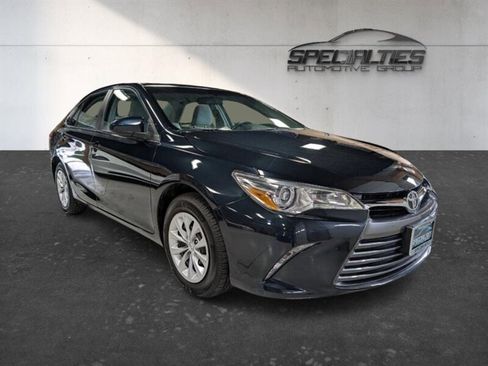 Used 2015 Toyota Camry LE FWD image 1
