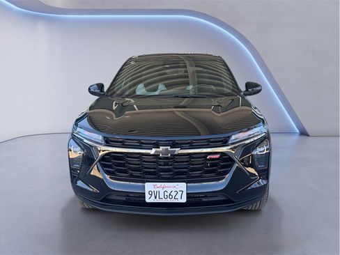 Used 2026 Chevrolet Trax RS w/ Sunroof Package FWD image 2