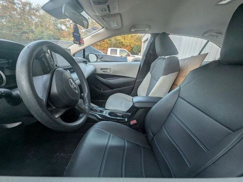 Used 2020 Toyota Corolla LE FWD image 2