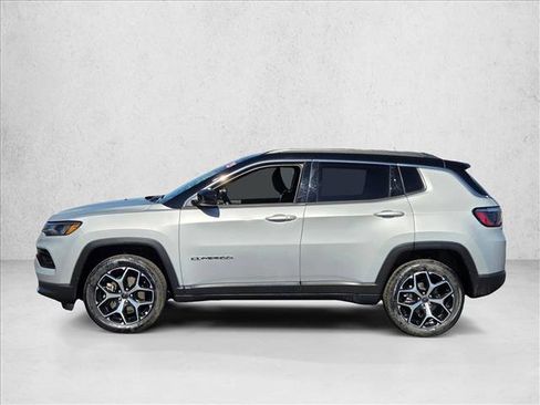 Used 2025 Jeep Compass Limited image 9