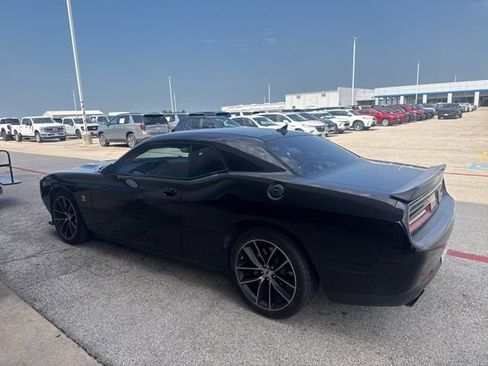 Used 2018 Dodge Challenger R/T Scat Pack RWD image 4