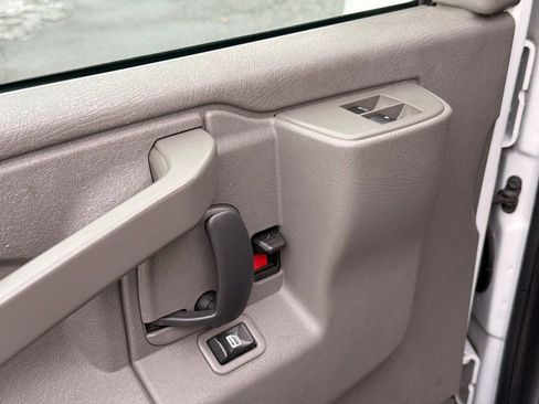 Used 2019 GMC Savana 2500 w/ Driver Convenience Package image 13