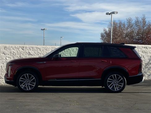 Used 2026 Cadillac Vistiq Sport w/ LPO, Floor Liner Package image 16