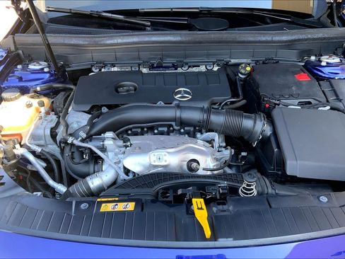 Used 2021 Mercedes-Benz GLB 250 4MATIC image 30