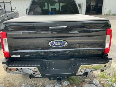 Used 2018 Ford F250 Lariat w/ Lariat Value Package AWD/4WD image 4