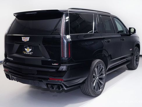 Used 2025 Cadillac Escalade V AWD/4WD image 6