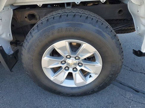 Used 2023 Chevrolet Silverado 1500 LT AWD/4WD image 33