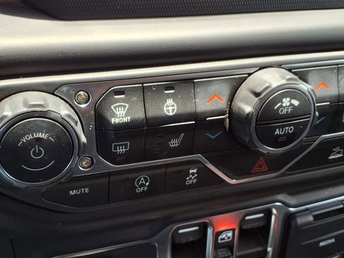 Used 2023 Jeep Gladiator Sport AWD/4WD image 14