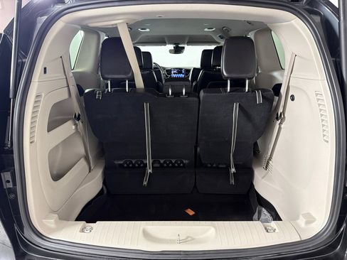 Used 2023 Chrysler Pacifica Touring-L FWD image 20