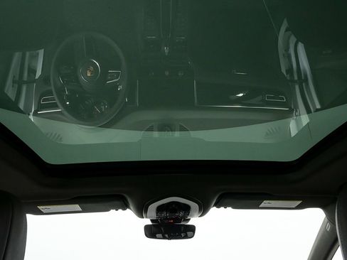 New 2026 Porsche Macan AWD/4WD image 21
