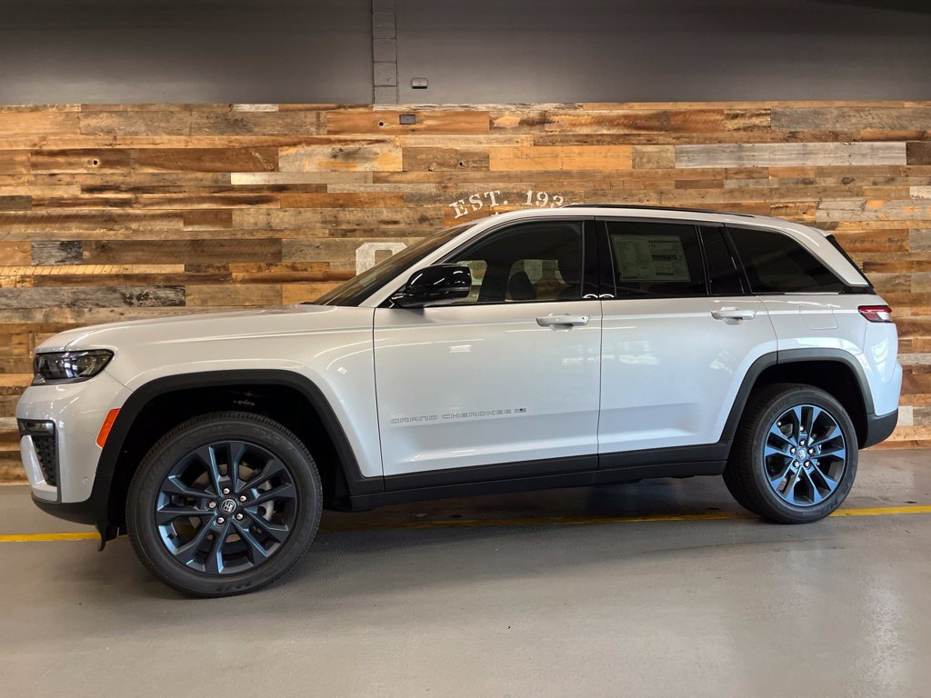 New 2026 Jeep Grand Cherokee Limited AWD/4WD image 16