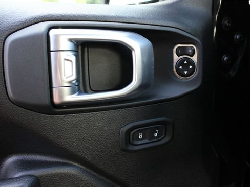 Used 2024 Jeep Wrangler Unlimited Rubicon w/ Capability Package AWD/4WD image 31