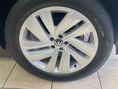 Used 2022 Volkswagen Atlas Cross Sport SE AWD/4WD image 31