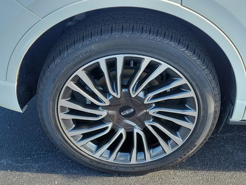 Used 2022 Lincoln Corsair Reserve w/ Sport Package AWD/4WD image 6