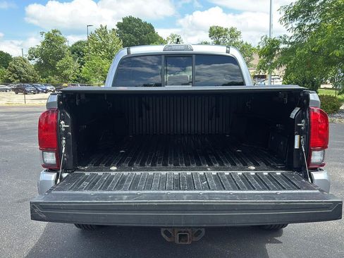Used 2020 Toyota Tacoma SR AWD/4WD image 14