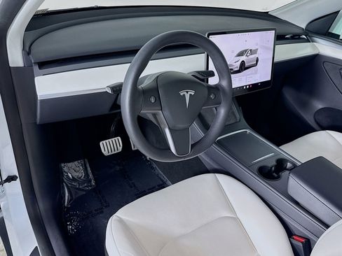 Used 2022 Tesla Model Y Performance image 9