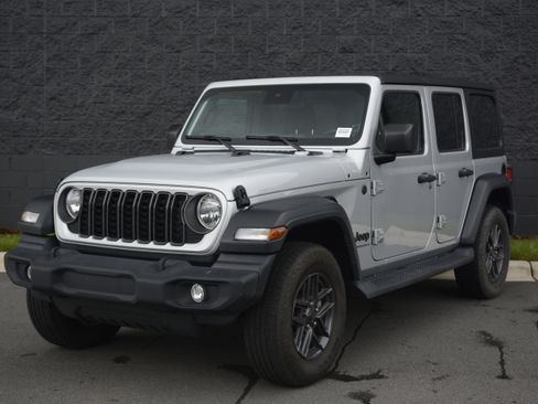 Used 2024 Jeep Wrangler Unlimited Sport AWD/4WD image 41