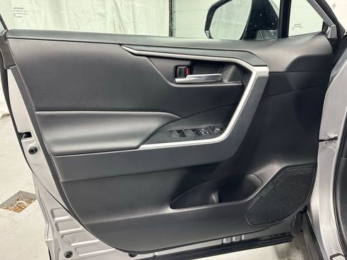 Used 2025 Toyota RAV4 XLE image 8