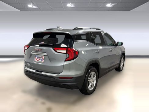 Used 2023 GMC Terrain SLE w/ Driver Convenience Package FWD image 8