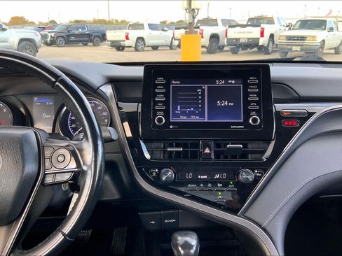 Used 2022 Toyota Camry SE image 6